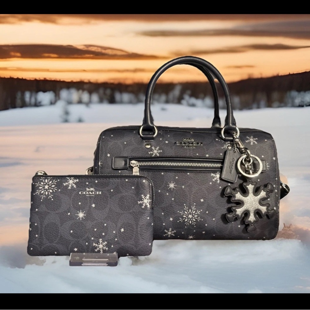 Coach Rowan In Signature Canvas Snowflake ❄️ Matching wristlet & Bag Charm 😍EUC!